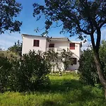 House Mia